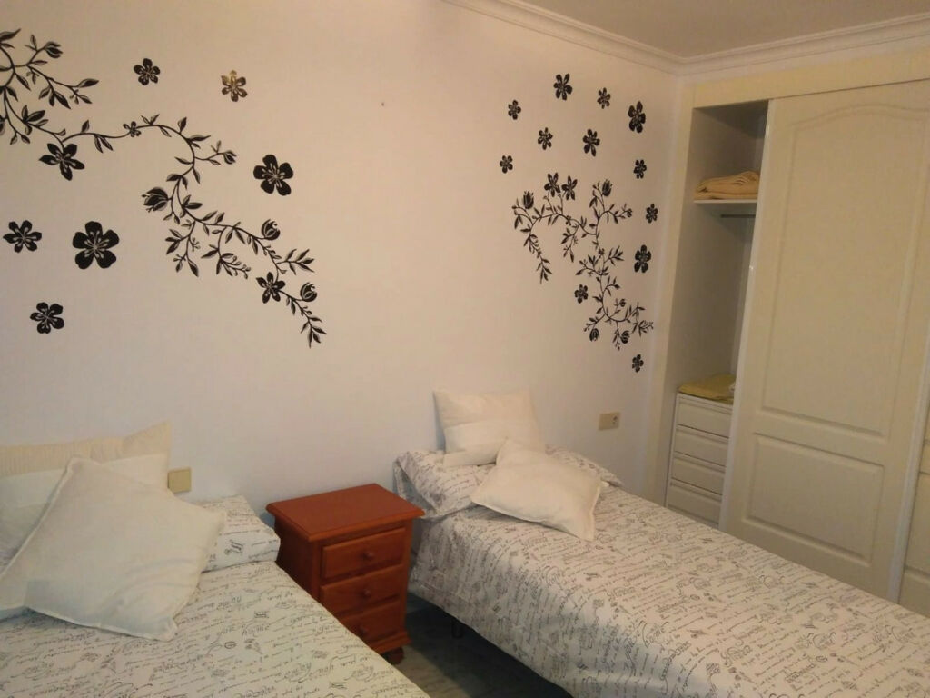 Middle Floor Apartment Marbella Málaga - image 4