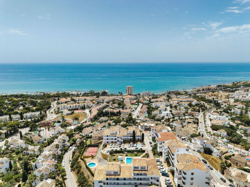 Middle Floor Apartment Riviera del Sol Málaga - image 4