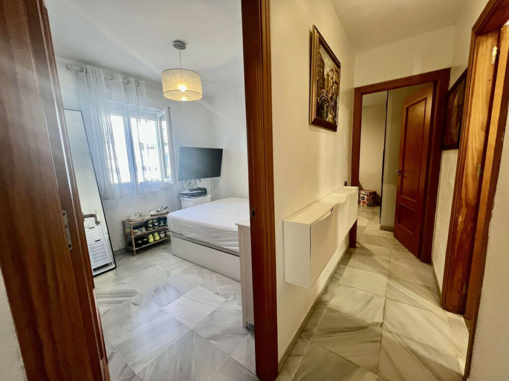 Middle Floor Apartment Estepona Málaga - image 4