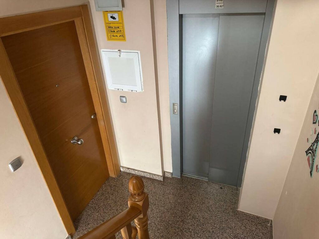 Middle Floor Apartment Torrevieja Alicante - image 4