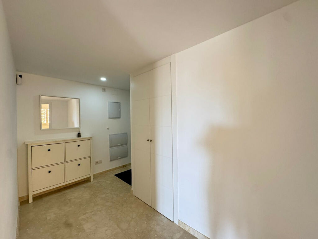 Middle Floor Apartment Torrevieja Alicante - image 4