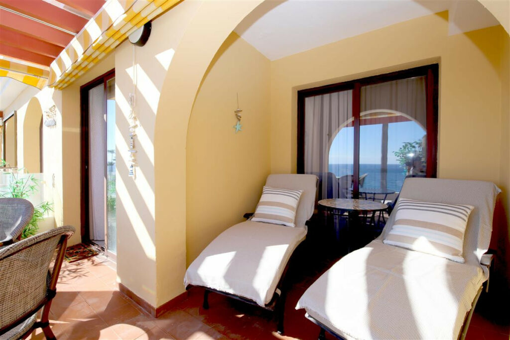 Middle Floor Apartment Estepona Málaga - image 4