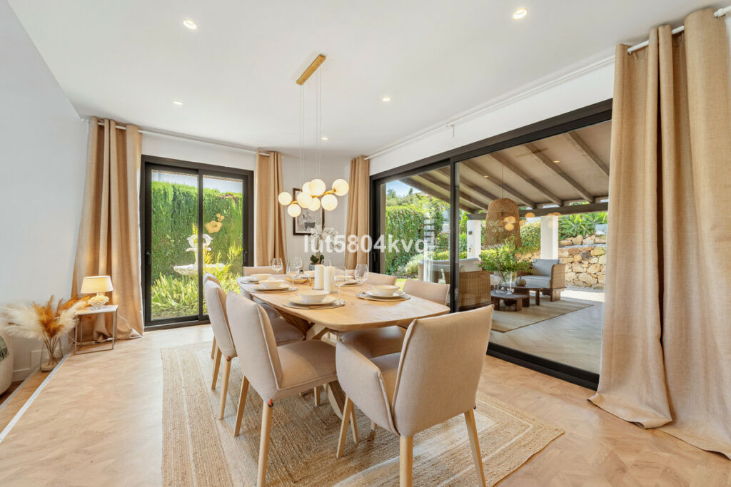 Detached Villa Nueva Andalucía Málaga - image 4