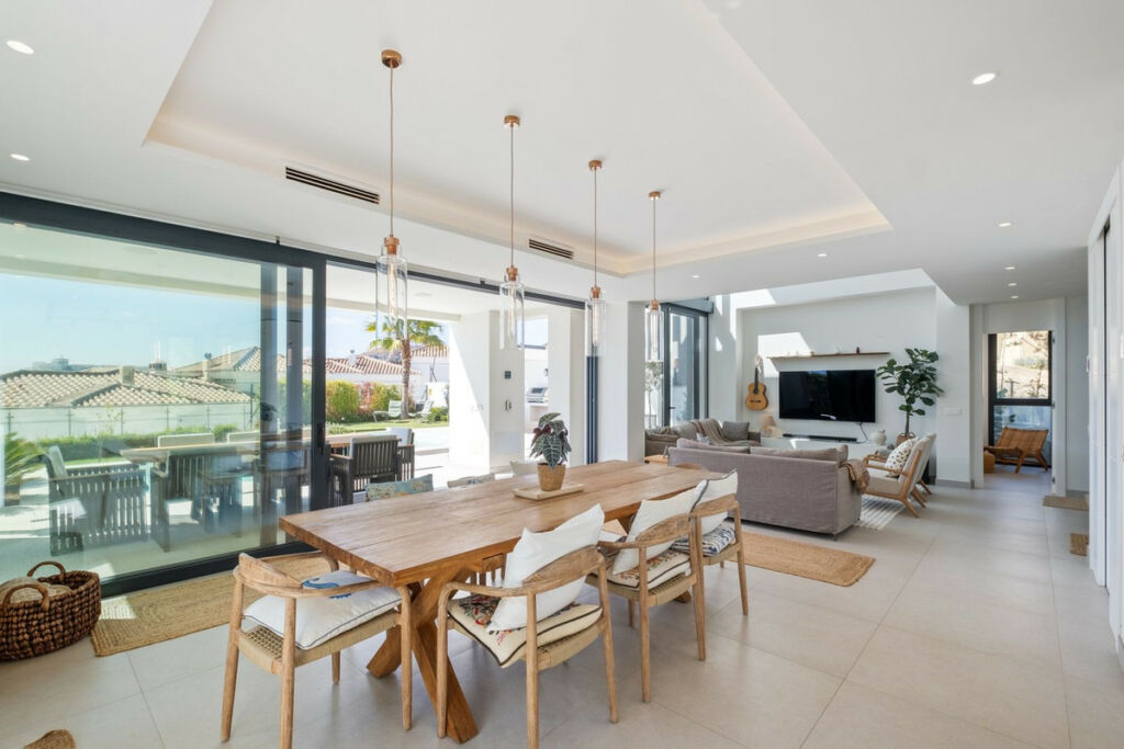 Detached Villa Riviera del Sol Málaga - image 4