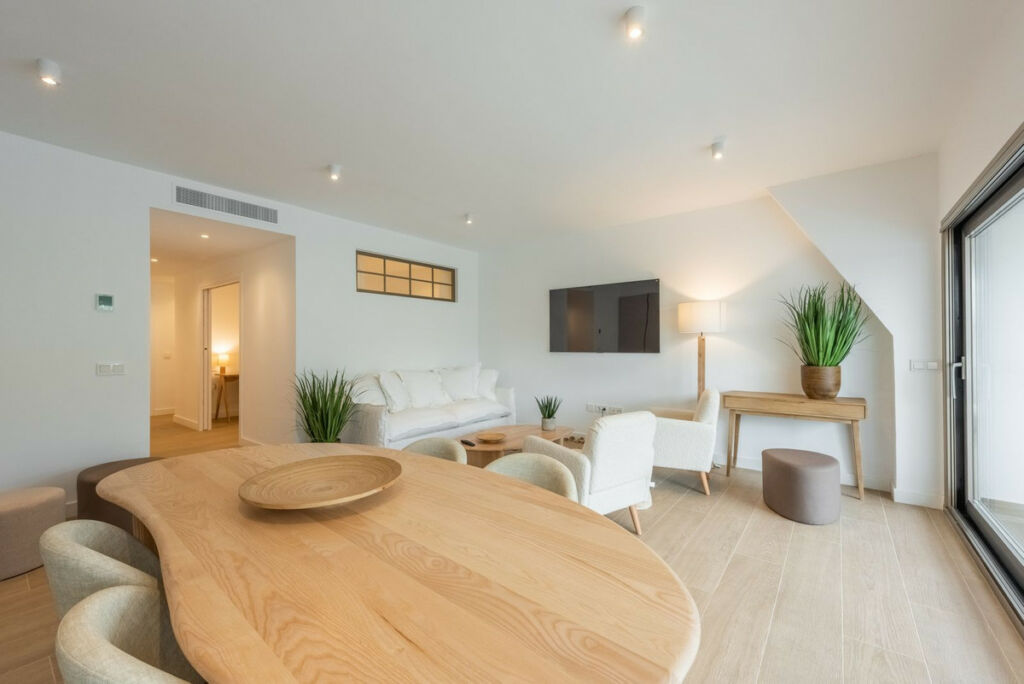 Middle Floor Apartment The Golden Mile Málaga - image 4