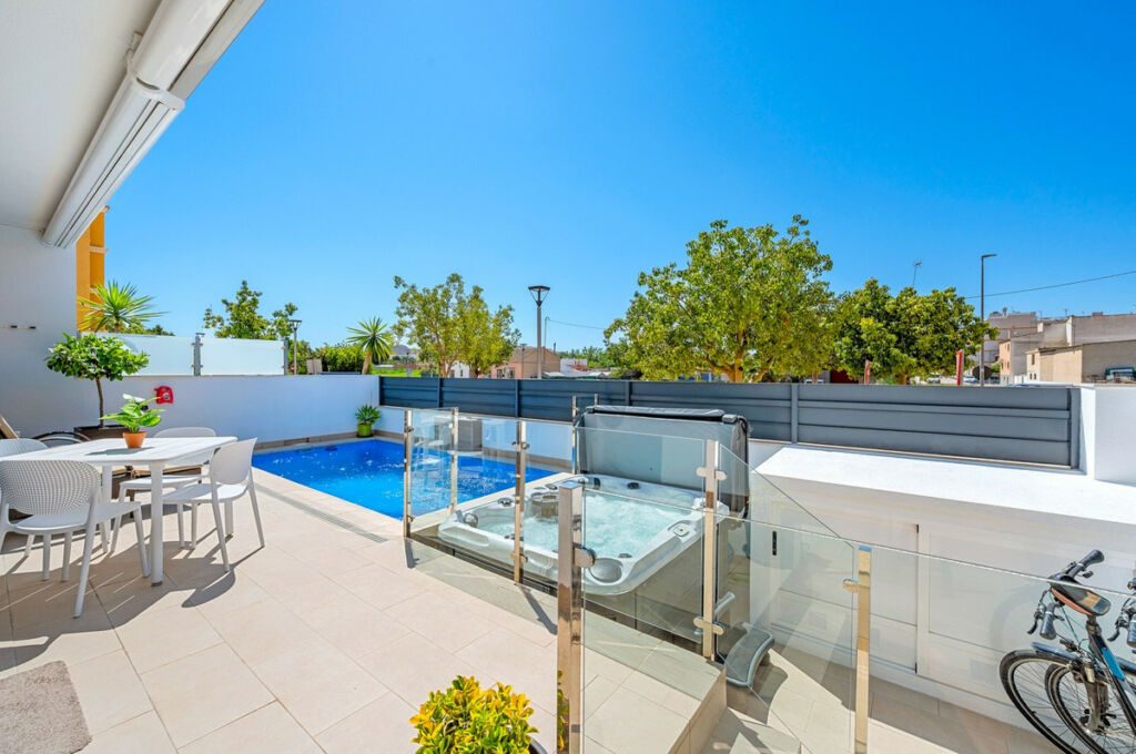 Townhouse Formentera del Segura Alicante - image 4