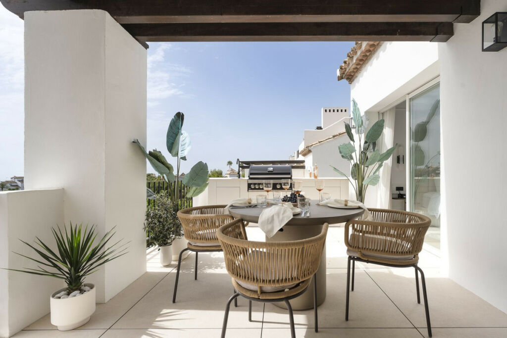 Top Floor Apartment La Quinta Málaga - image 4