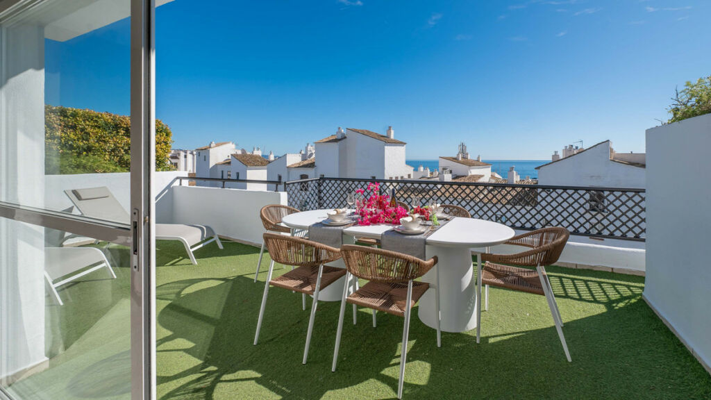 Middle Floor Apartment Puerto Banús Málaga - image 4