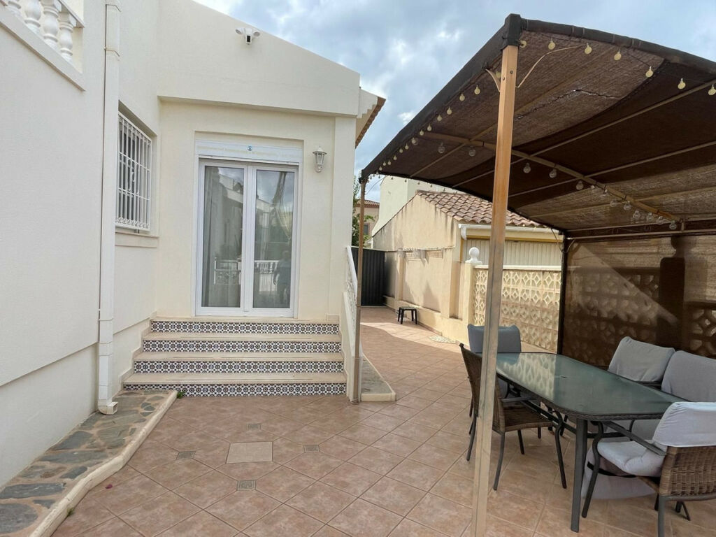 Detached Villa Playa Flamenca Alicante - image 4