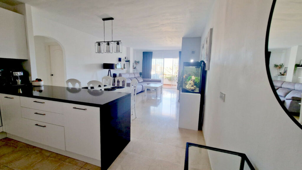 Middle Floor Apartment Bel Air Málaga - image 4