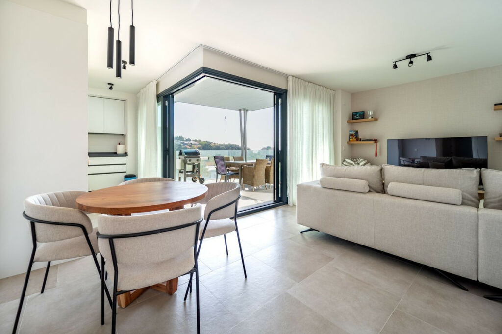 Middle Floor Apartment Fuengirola Málaga - image 4