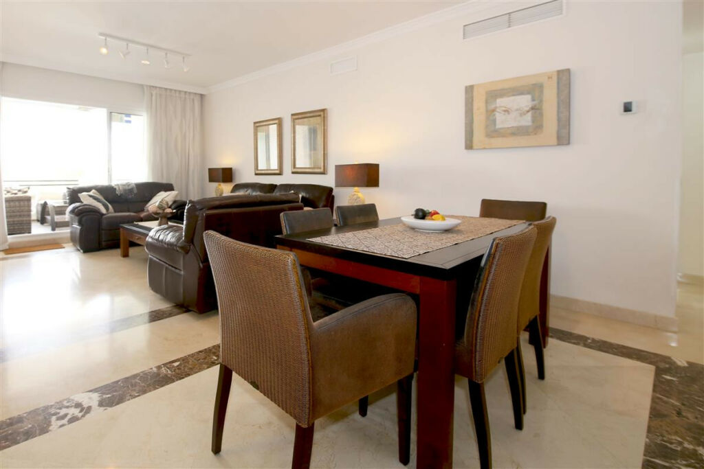 Middle Floor Apartment Marbella Málaga - image 4