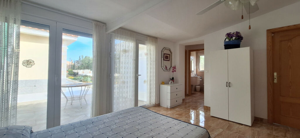 Detached Villa Elche Alicante - image 4