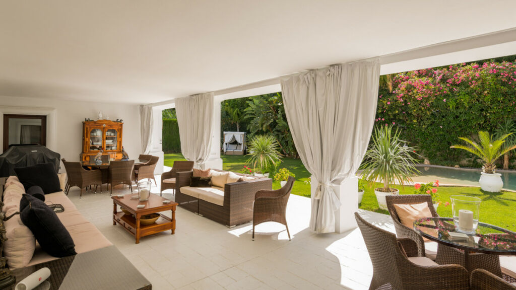 Detached Villa Atalaya Málaga - image 4