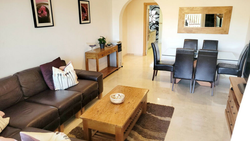 Middle Floor Apartment Benalmadena Málaga - image 4