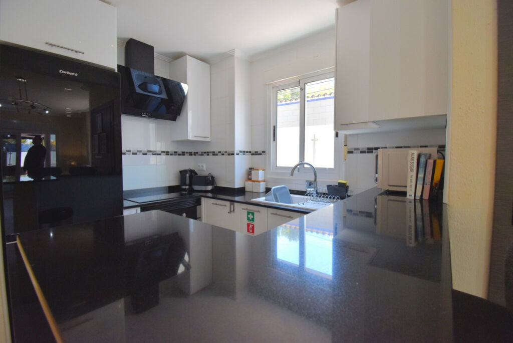 Ground Floor Apartment Villamartin Alicante - image 4