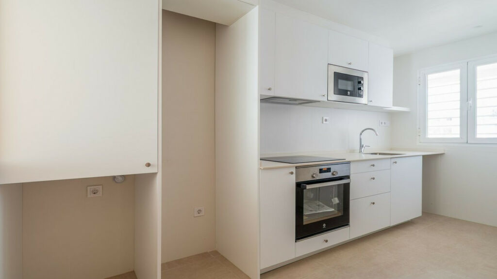 Middle Floor Apartment Fuengirola Málaga - image 4