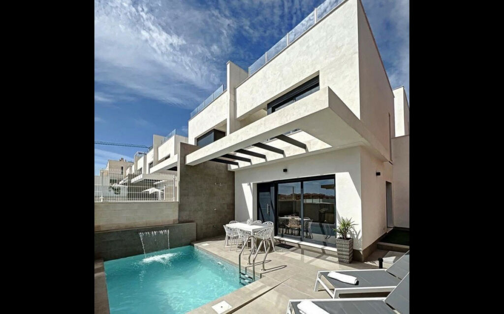 Detached Villa Villamartin Alicante - image 4