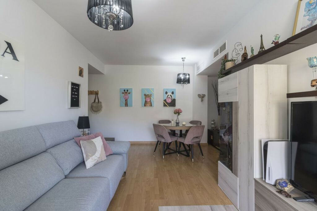 Middle Floor Apartment Benalmadena Málaga - image 4