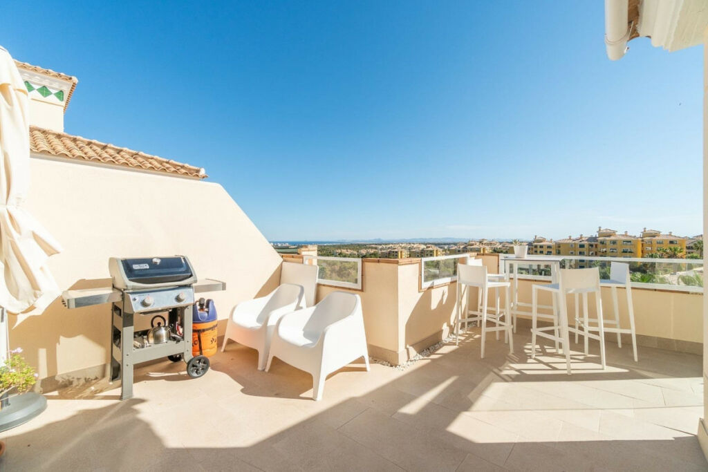 Top Floor Apartment Lomas De Campoamor Alicante - image 4