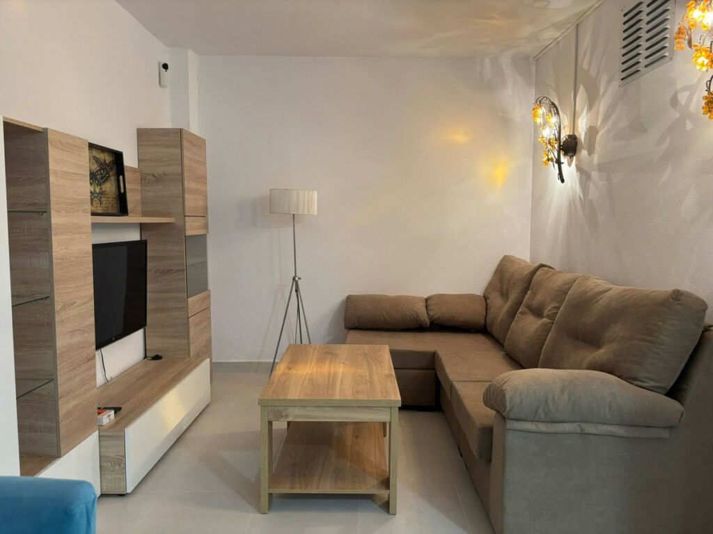 Semi-Detached House San Enrique Cádiz - image 4