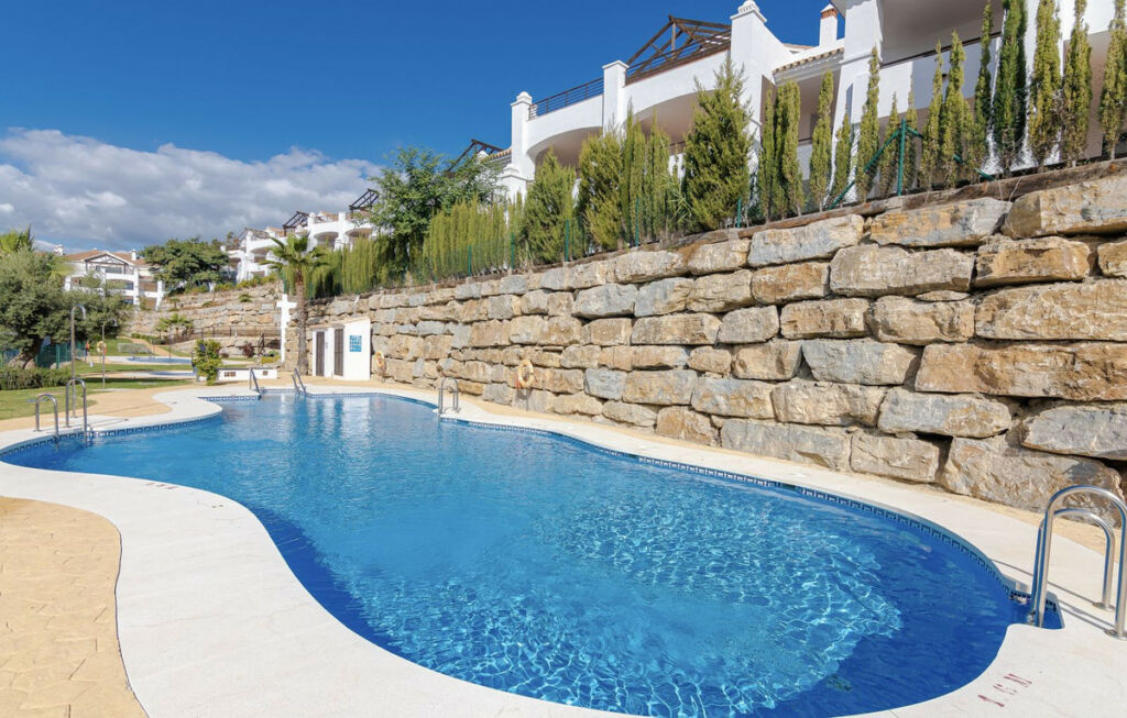 Middle Floor Apartment Casares Playa Málaga - image 4