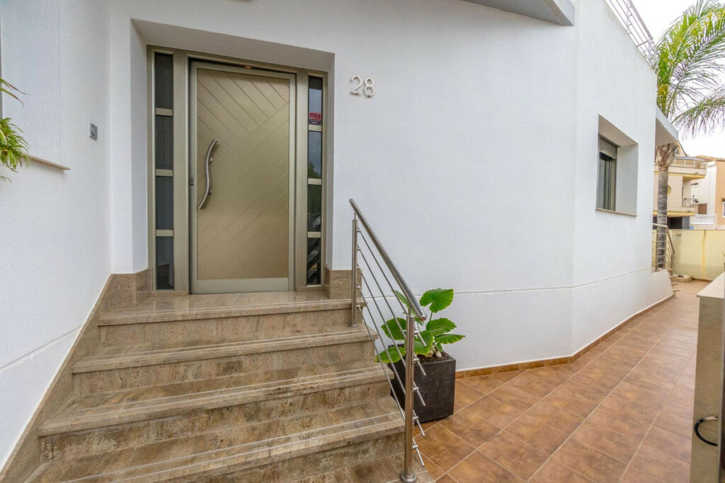Detached Villa Rojales Alicante - image 4