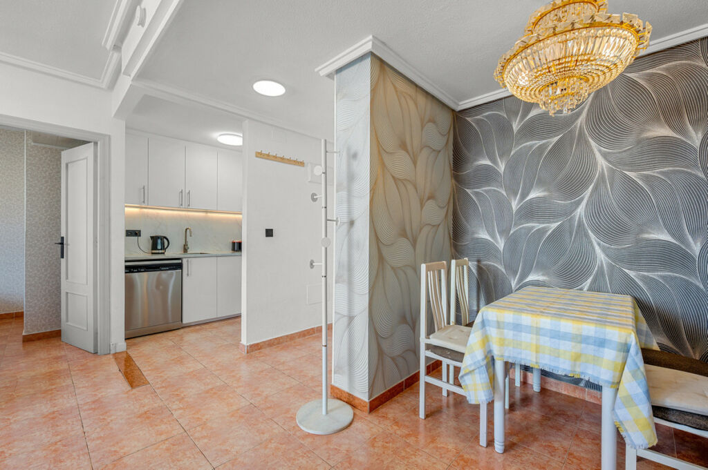 Middle Floor Apartment Torrevieja Alicante - image 4