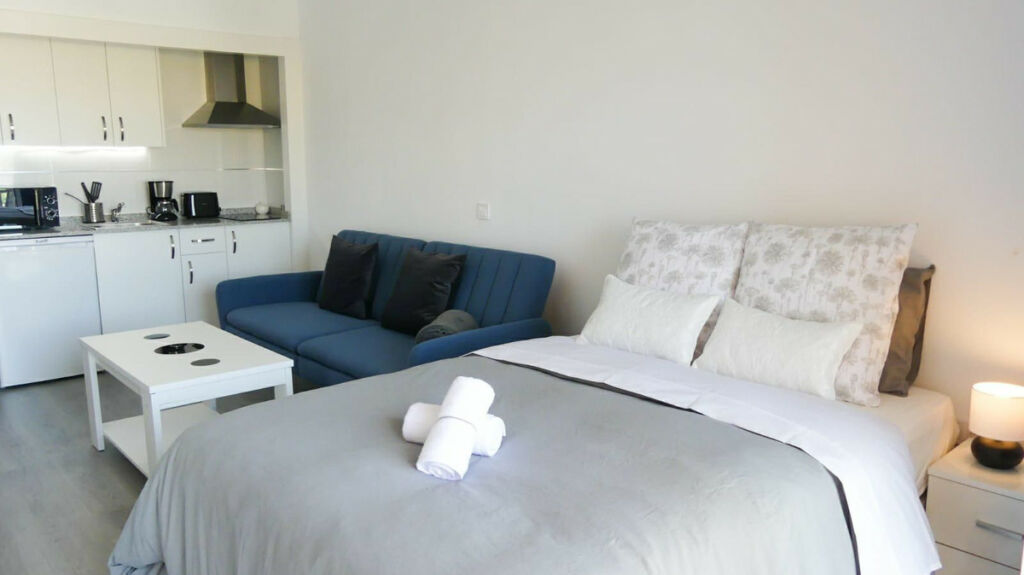 Top Floor Apartment Benalmadena Málaga - image 4