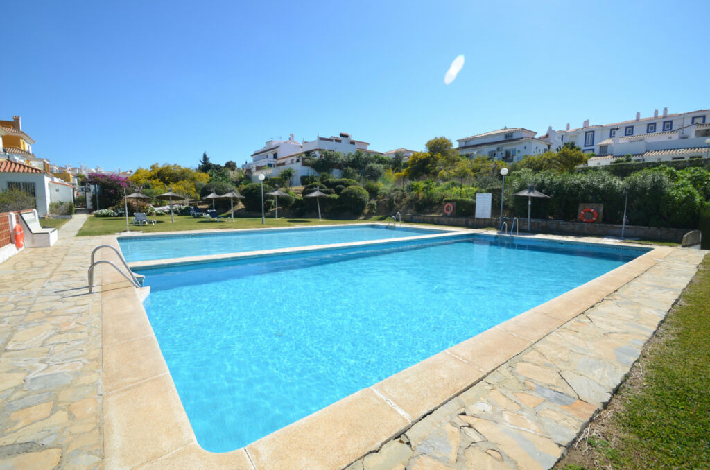 Semi-Detached House La Duquesa Málaga - image 4