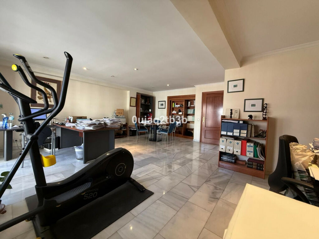 Middle Floor Apartment Marbella Málaga - image 5
