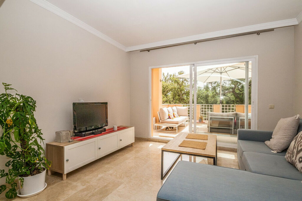 Middle Floor Apartment Elviria Málaga - image 4