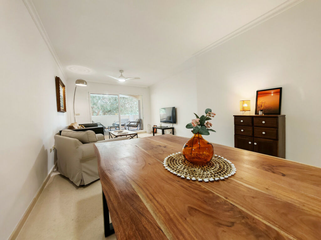 Middle Floor Apartment Elviria Málaga - image 4