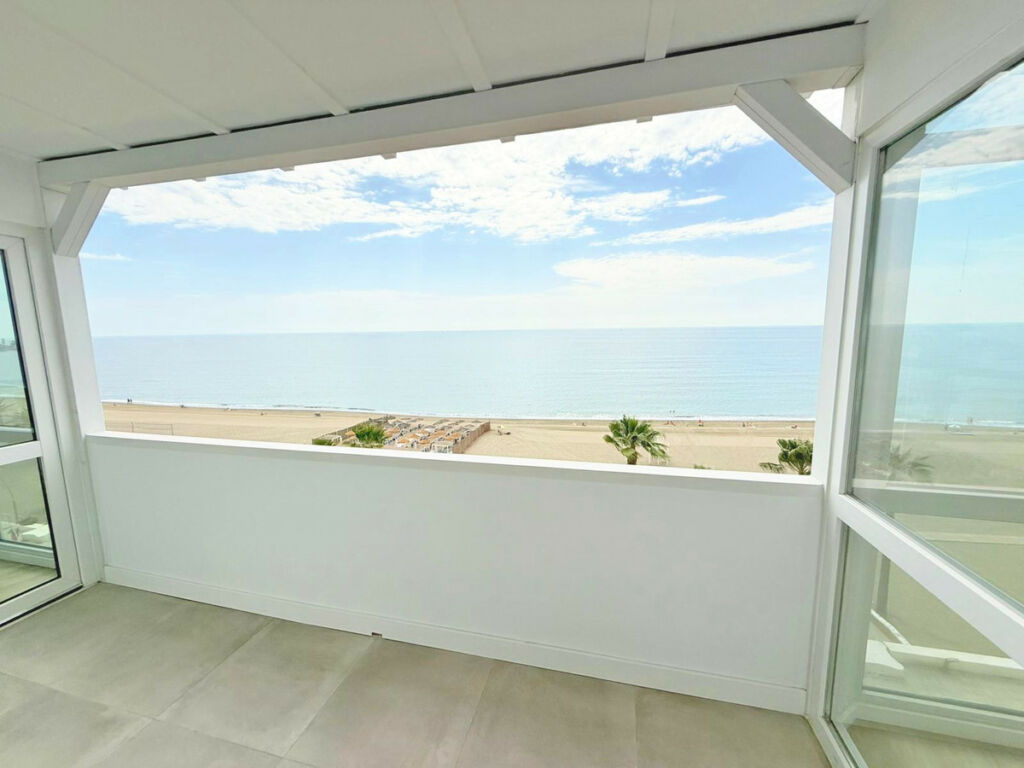 Middle Floor Apartment Estepona Málaga - image 4