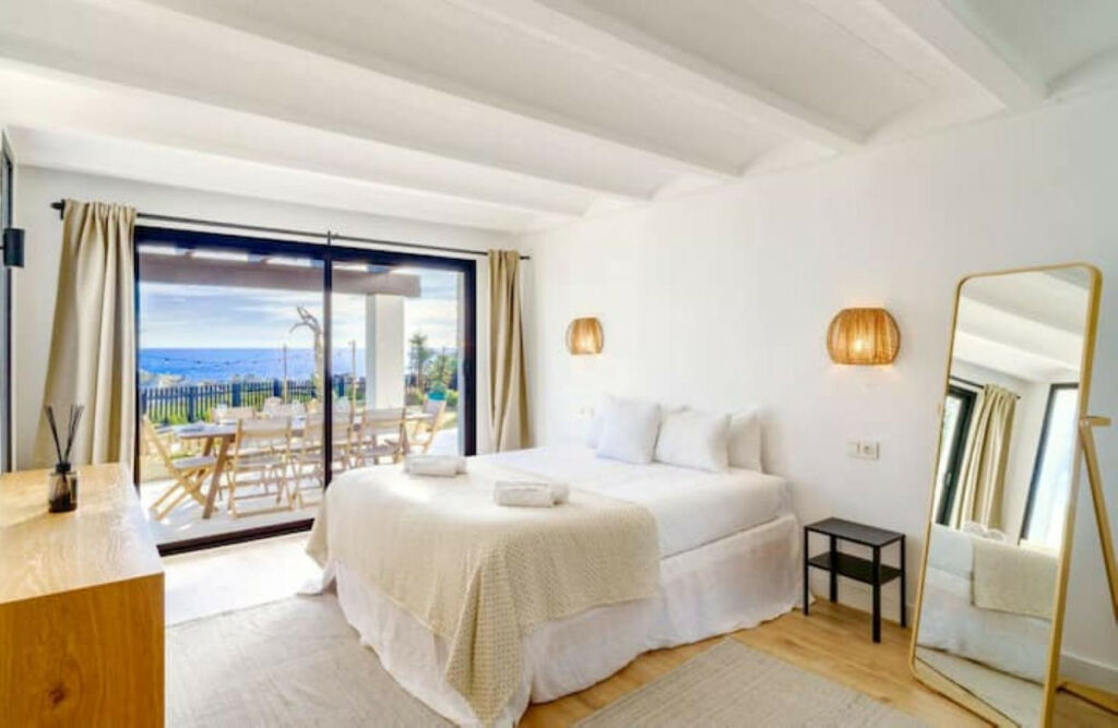 Detached Villa Estepona Málaga - image 4