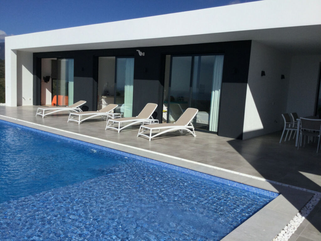 Detached Villa Benahavís Málaga - image 4