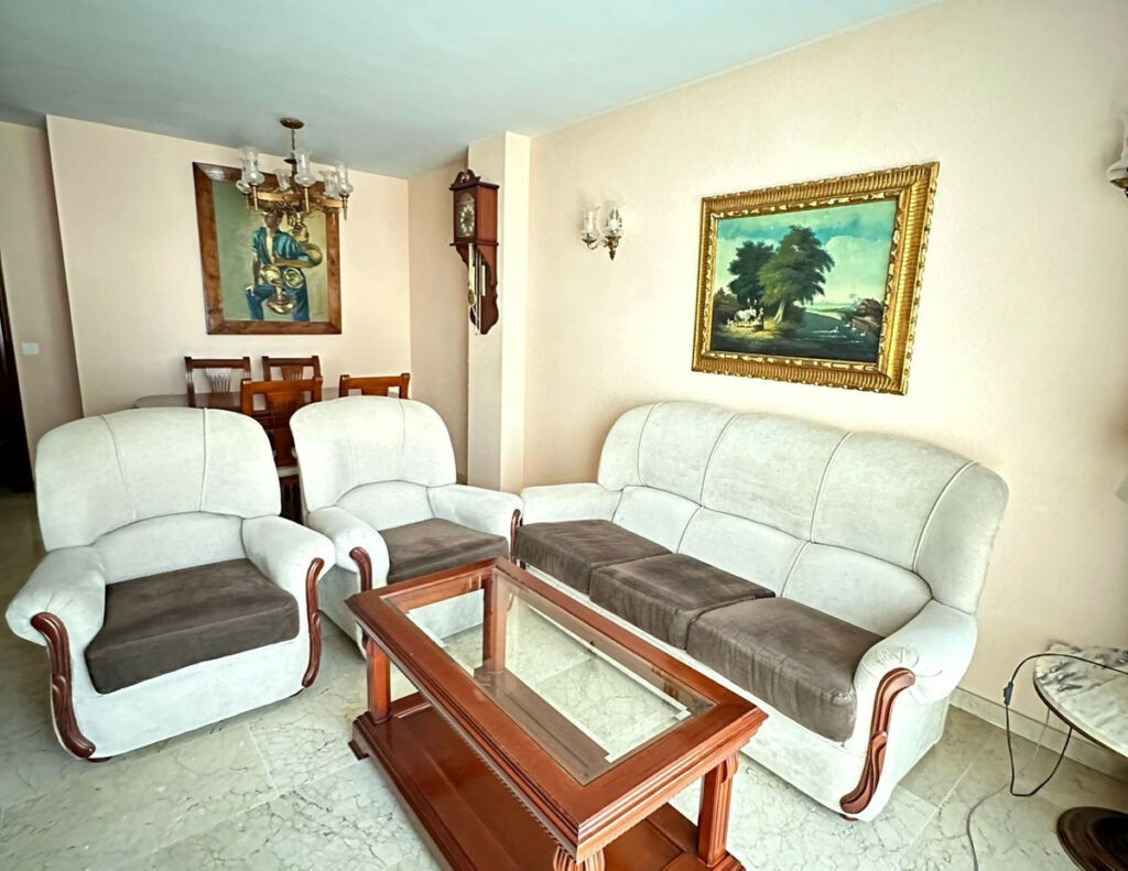 Middle Floor Apartment Benalmadena Málaga - image 6