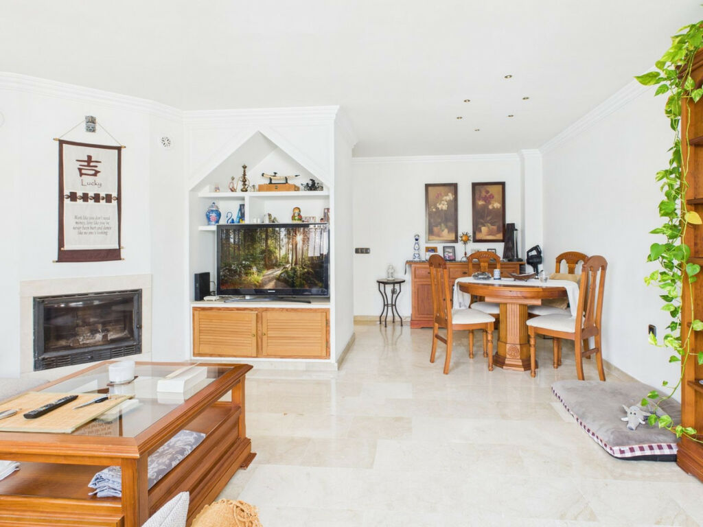 Townhouse Estepona Málaga - image 4
