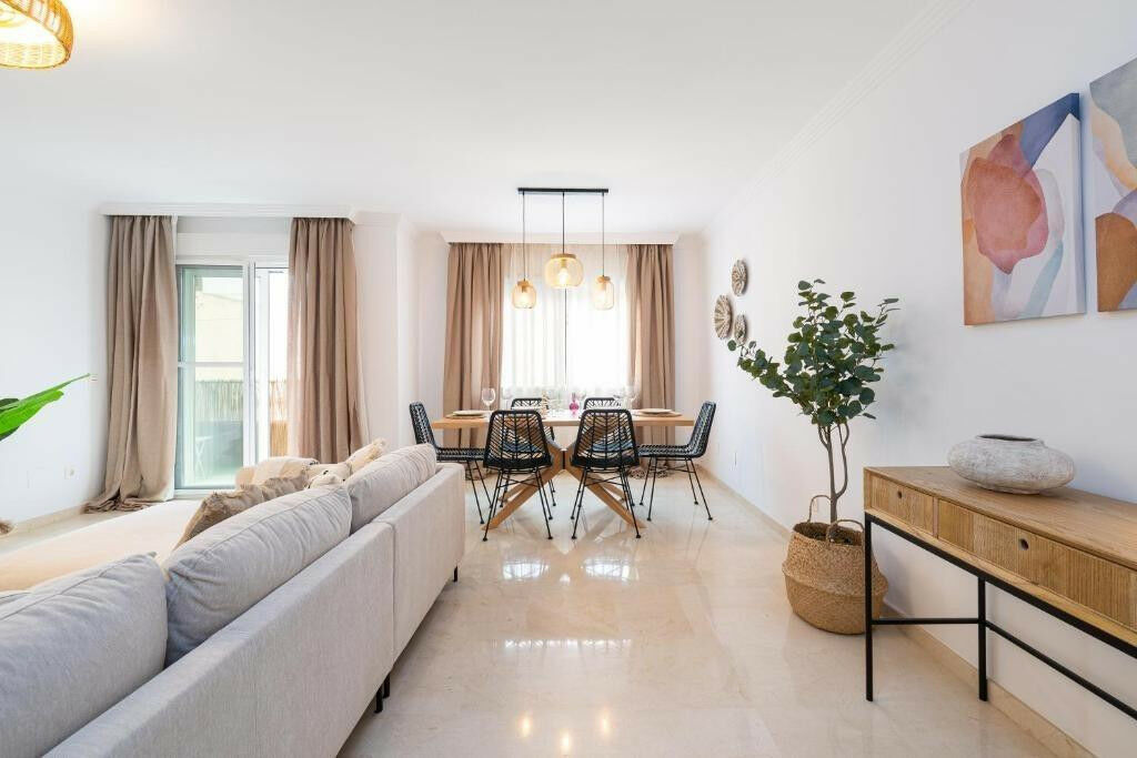 Middle Floor Apartment Fuengirola Málaga - image 4