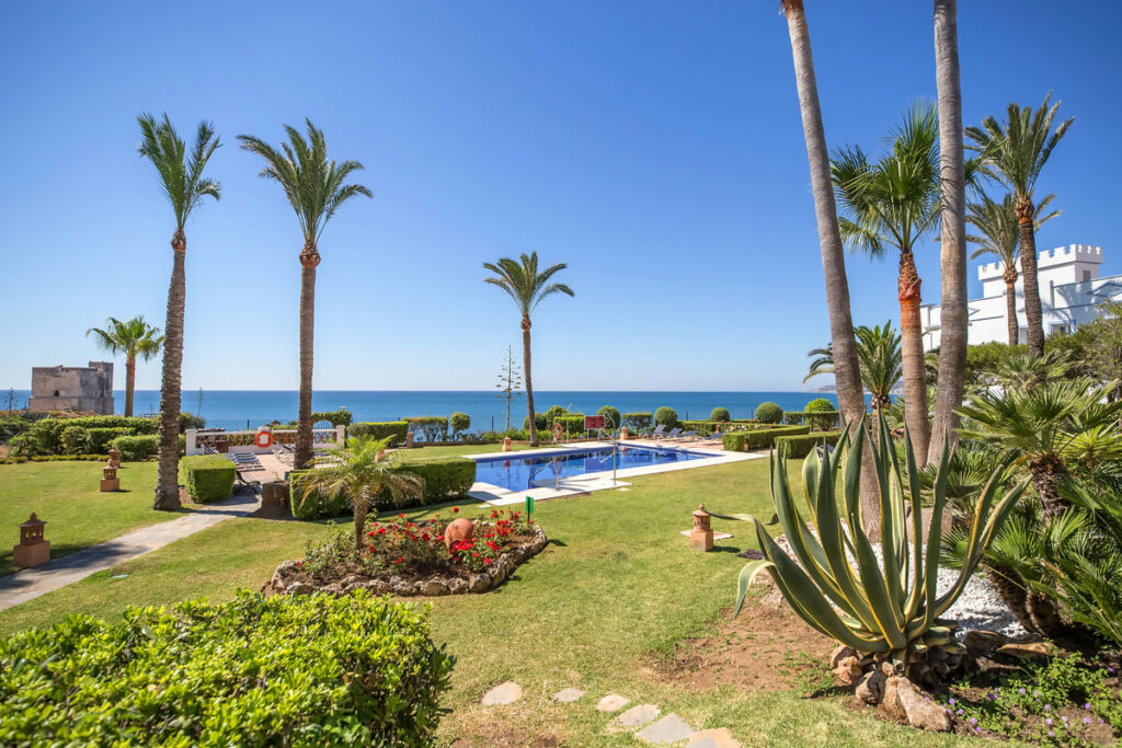 Ground Floor Apartment Casares Playa Málaga - image 4