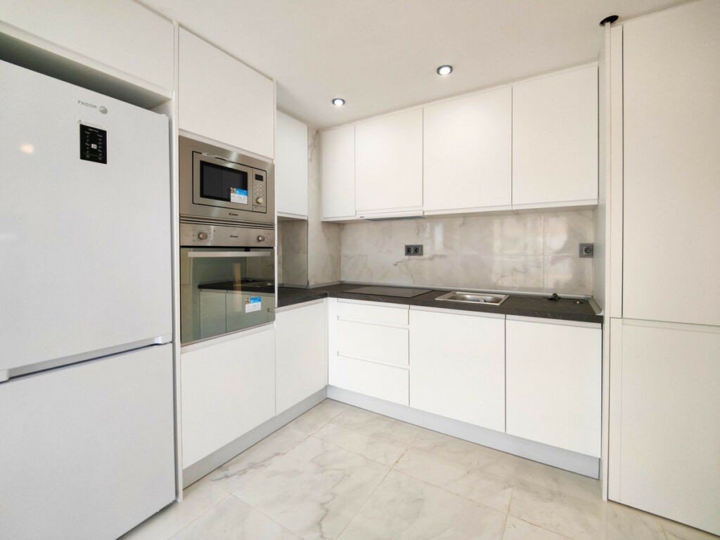 Middle Floor Apartment Punta Prima Alicante - image 4