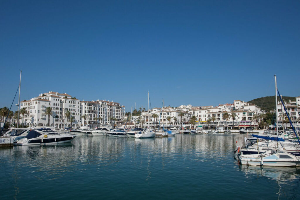 Penthouse La Duquesa Málaga - image 40