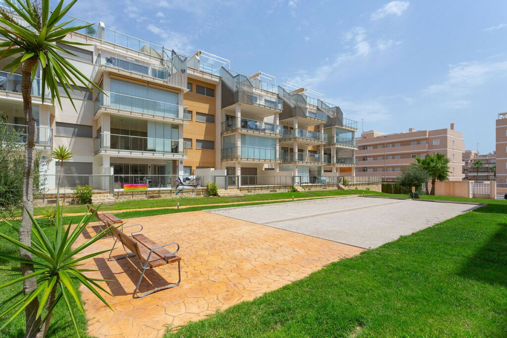 Middle Floor Apartment Villamartin Alicante - image 40