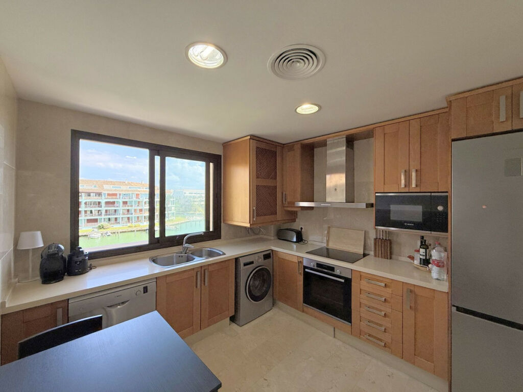 Middle Floor Apartment Sotogrande Puerto Cádiz - image 19