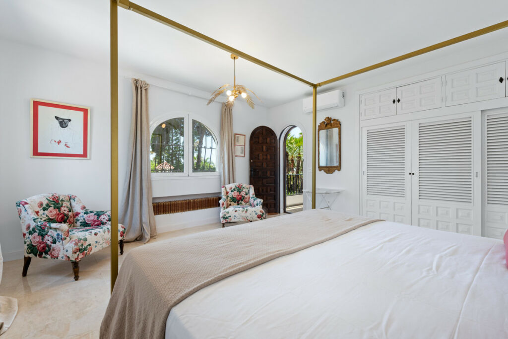 Detached Villa Nueva Andalucía Málaga - image 40