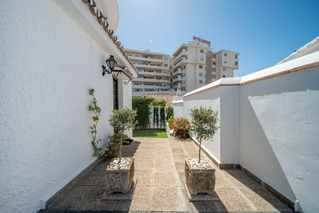 Detached Villa Fuengirola Málaga - image 40