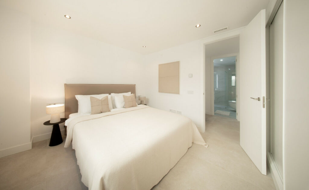 Middle Floor Apartment Estepona Málaga - image 40