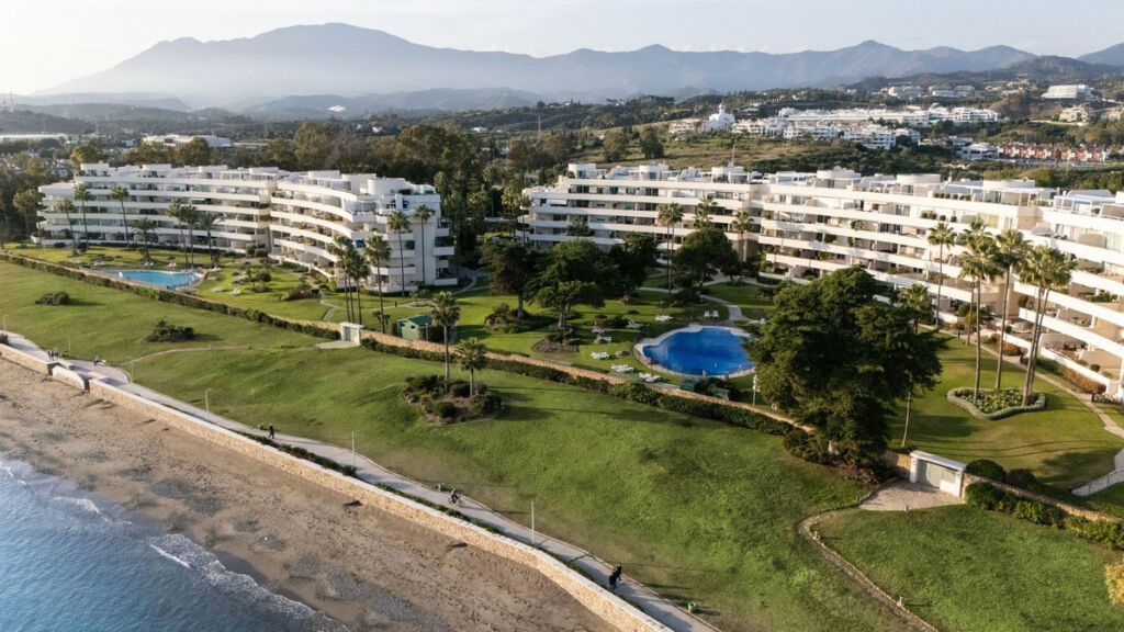 Middle Floor Apartment Estepona Málaga - image 40