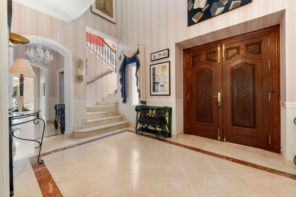 Detached Villa Benahavís Málaga - image 40