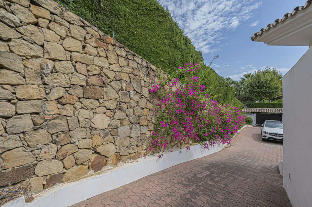 Detached Villa El Paraiso Málaga - image 41